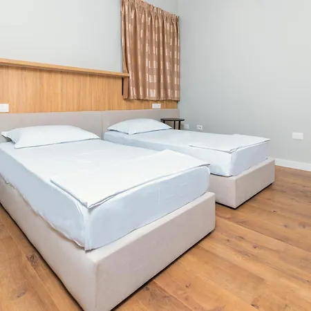 Relax Center 3* تيرانا