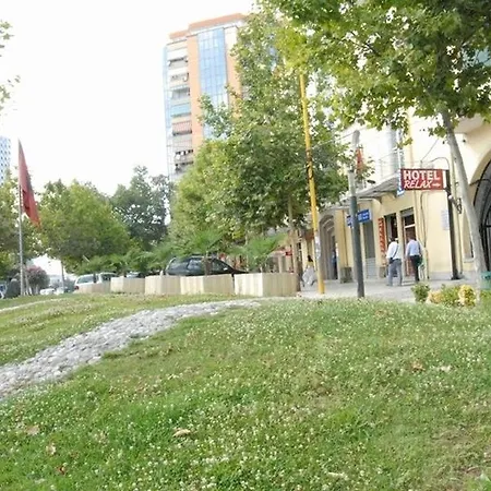Relax Center فندق تيرانا